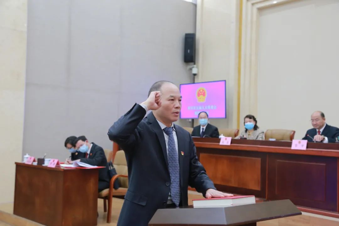 市人大常委会任命廖伟东为来宾市副市长