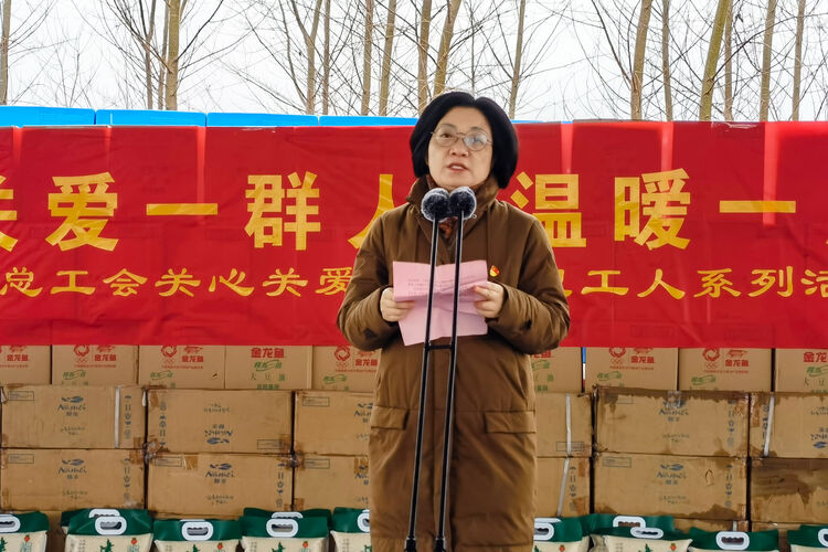 县领导孙红,刘登石,陈秀花出席活动.