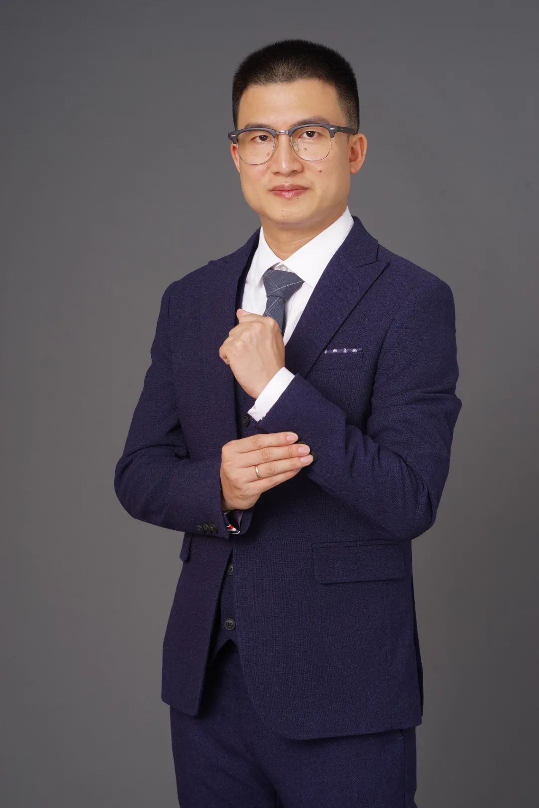 医学院副院长研究领域/方向:脓毒症与重症凝血病吕奔是脓毒症的"克星"