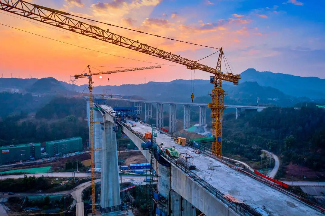 成功合龙汉巴南铁路建设取得新进展