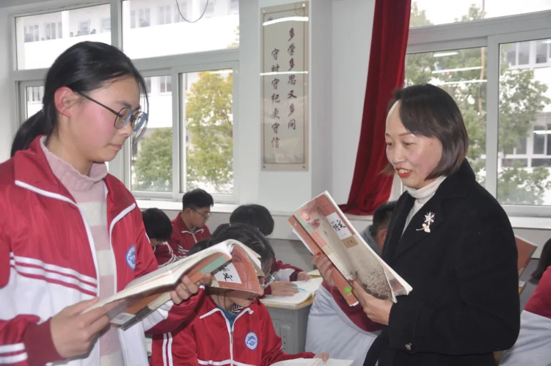 江苏师范大学硕士生导师,徐州市刘常虹高中语文名师工作室主持人,沛县