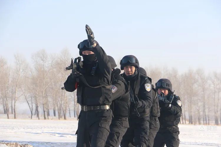 大庆市公安局巡特警支队开展冬季整训寒地野外实兵拉动演练