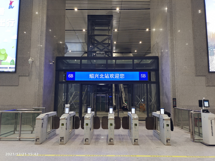 绍兴北站进站口图片
