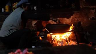 在香格里拉，我们上山和傈僳族老乡吃了两顿饭