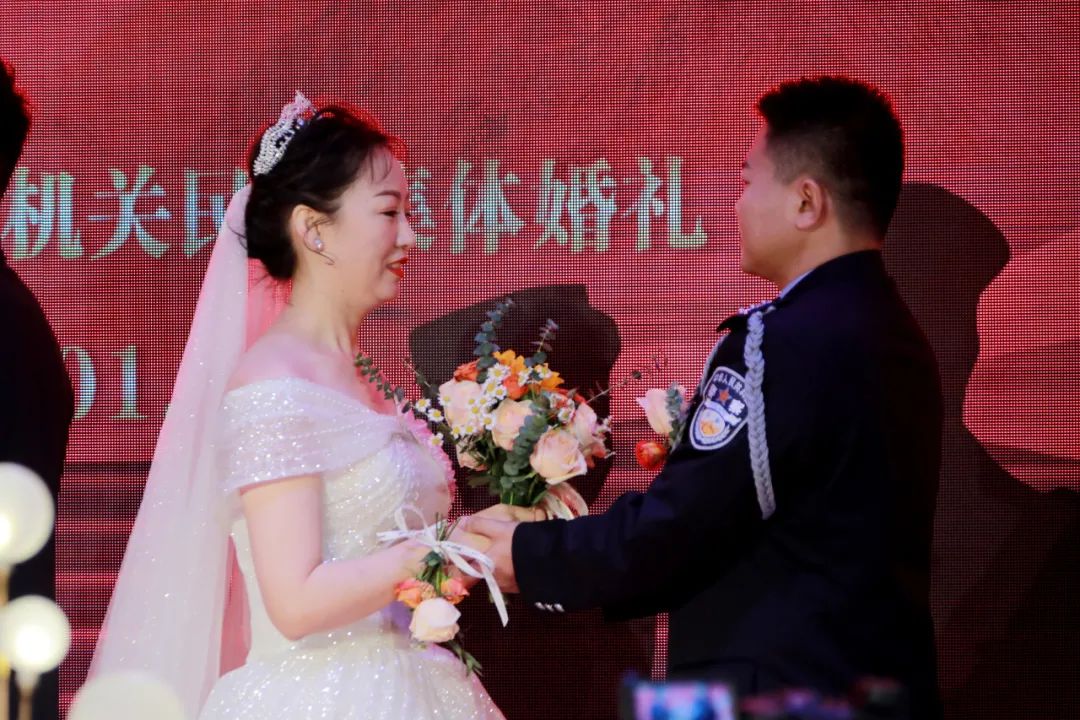 警礼服结婚图片