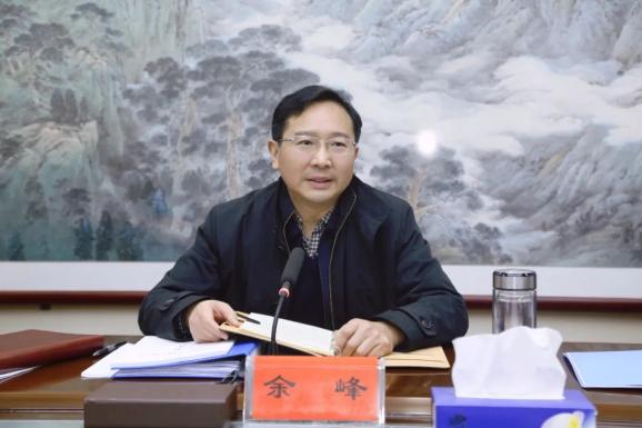 1月10日,市委书记余峰主持召开市委常委会会议,传达学习宜昌"两会"