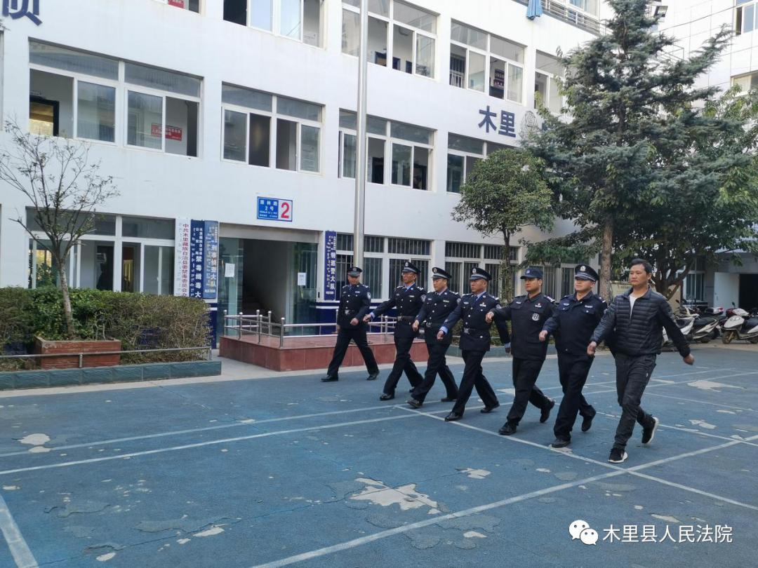 警察节快乐木里县人民法院的别样警色