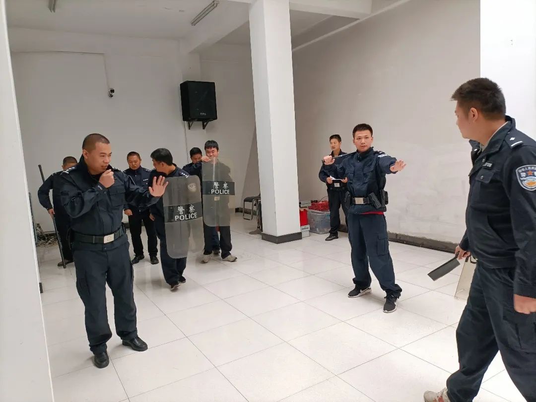 你好人民警察节丨纳溪法院司法警察大队开展警情处置演练献礼第二个