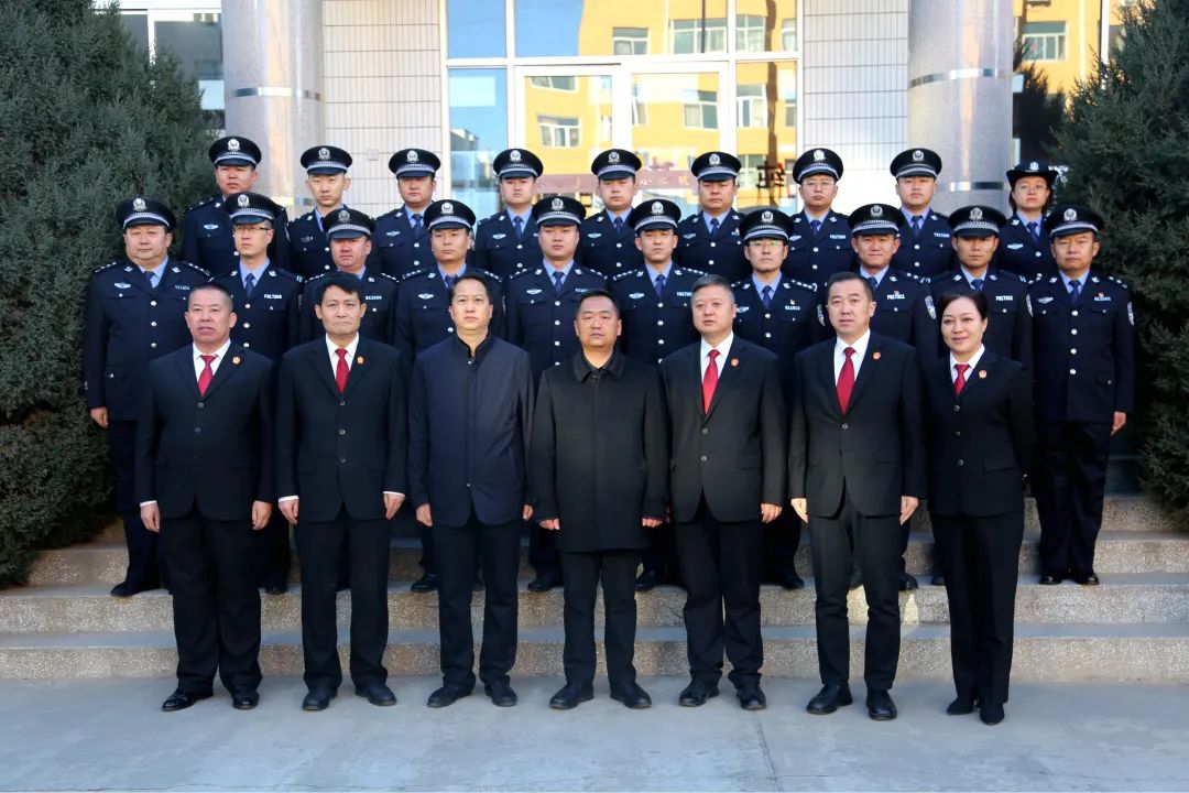 致敬警察节区委常委政法委书记高宏炜到榆阳法院看望慰问司法警察