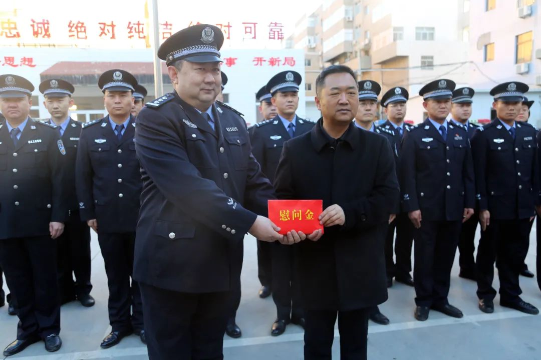 致敬警察节区委常委政法委书记高宏炜到榆阳法院看望慰问司法警察
