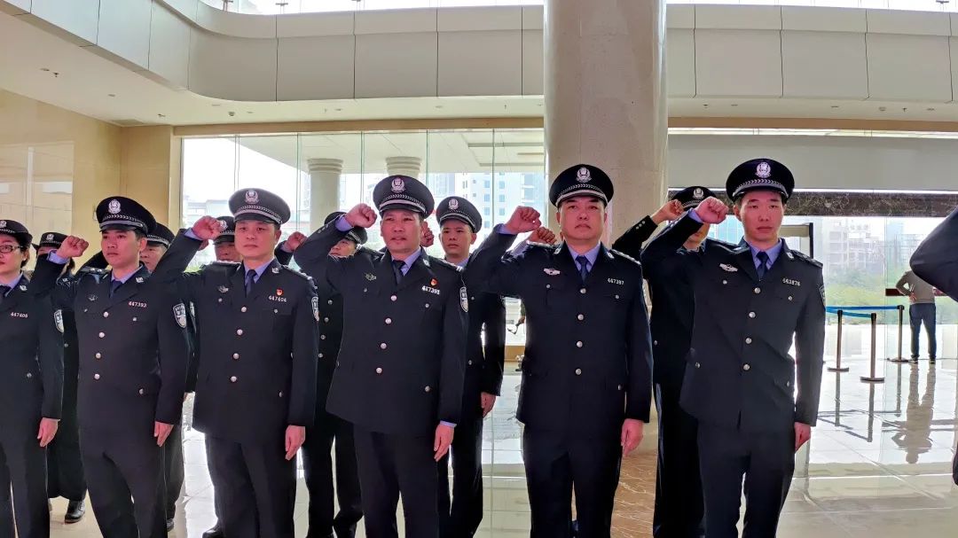 温誓词铸警魂丨遂溪法院开展中国人民警察节宣誓活动