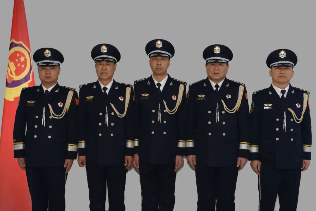 中國人民警察節洮南市公安局黨委副書記,政委張宇同志:警禮服承載的