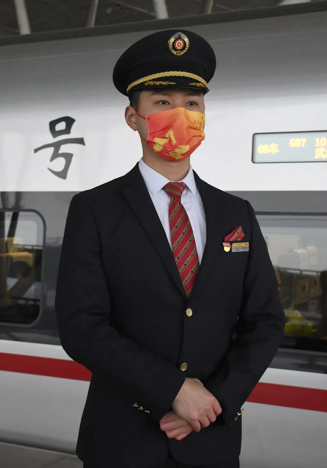武汉到深圳高铁又多一条新路线武铁首支男子乘务班组亮相