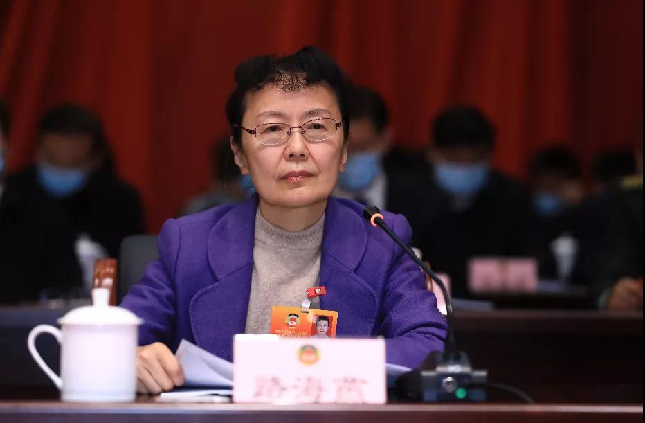 路海燕主持大会并宣布大会开幕.