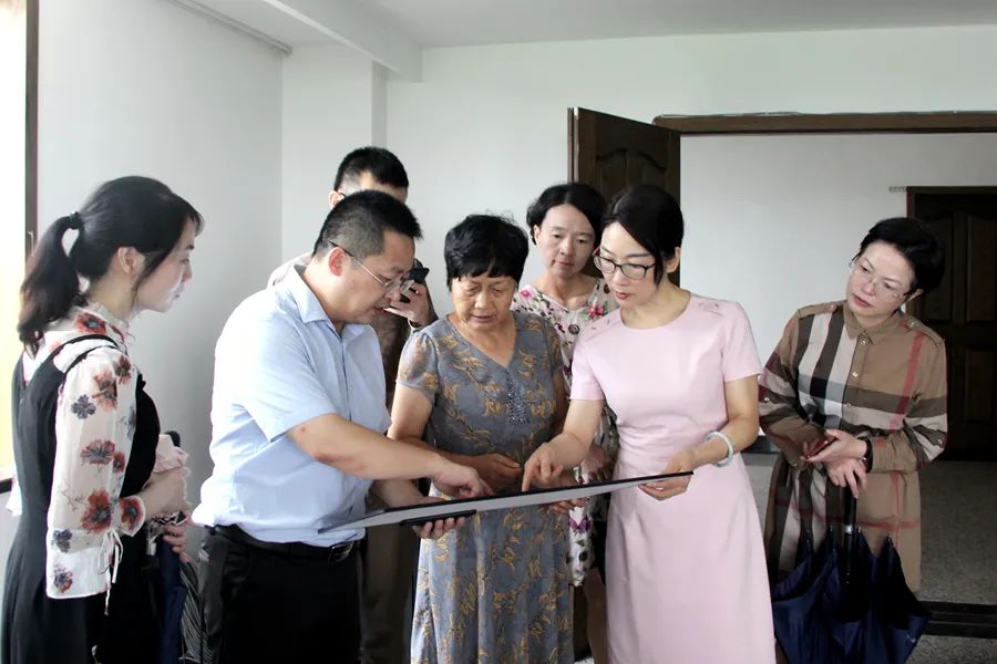 2019年7月22日,王丽峰赴三垟湿地就市树市花博物馆选址工作进行考察