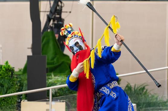 《歡慶吉祥》表演:何子琛,楊臨池,陳雨瀟小提琴獨奏《豐收漁歌》表演