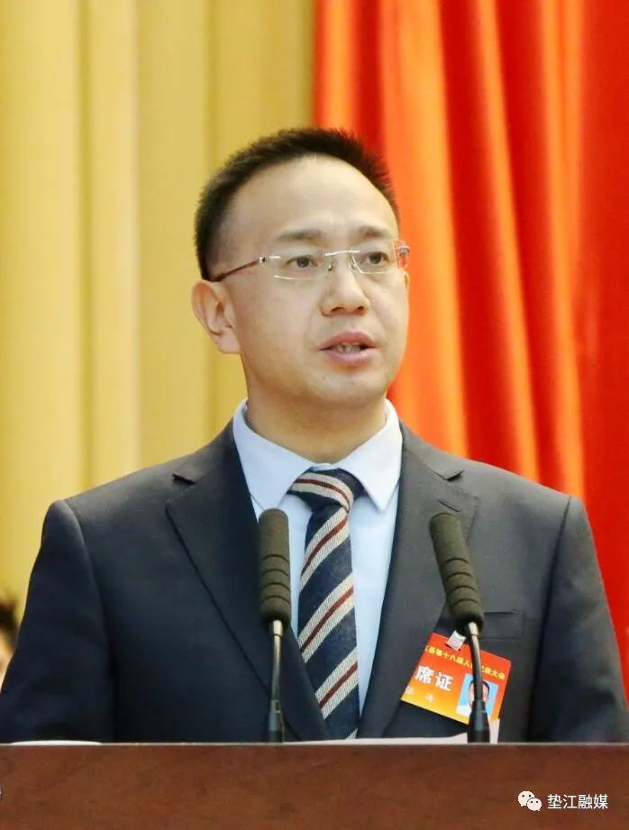 (新当选县长张涛讲话 向晓秋/摄)张涛表示,作为新当选的县长,将在县委