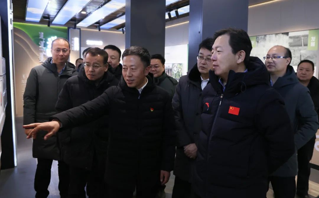华瑞锋带队深入纳林陶亥镇乌兰木伦镇调研