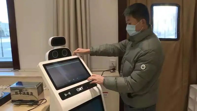 深圳中智卫安机器人技术公司向金昌捐赠50台智能测温门岗机器人