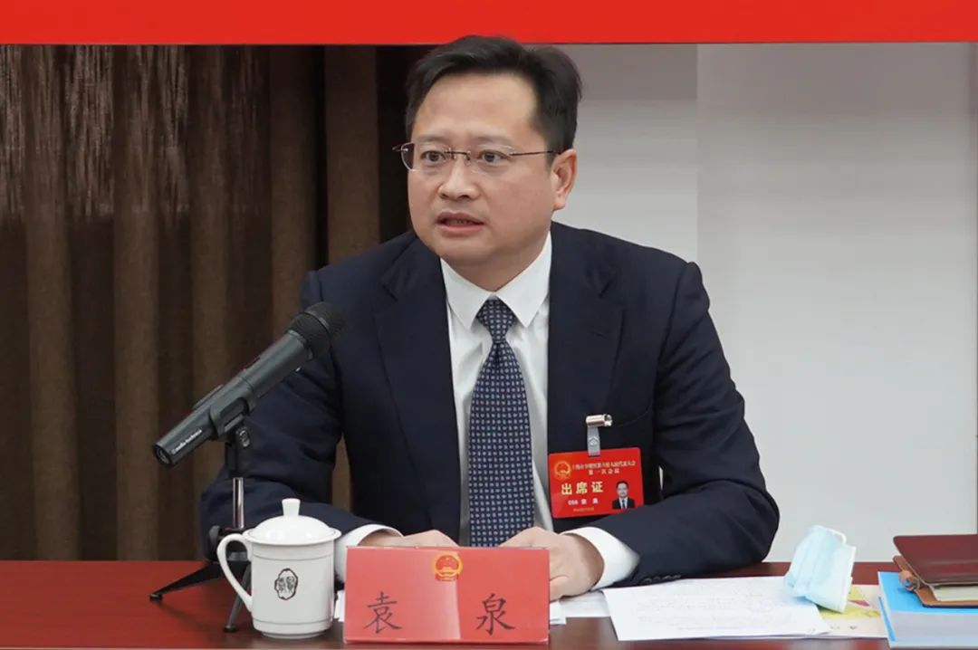 区委副书记区长袁泉参加庄行头桥代表团分组讨论