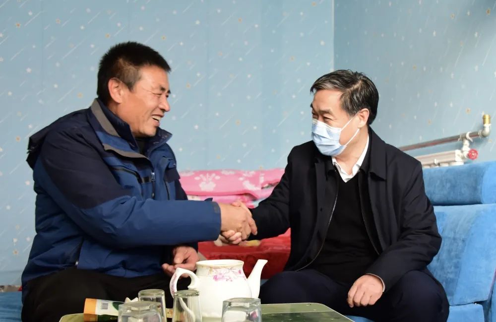 孟凡雄到侯村镇走访慰问