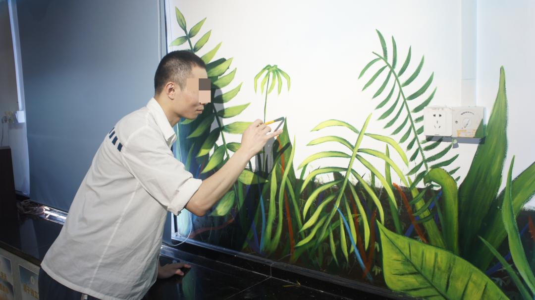 大墙里走出的墙绘师