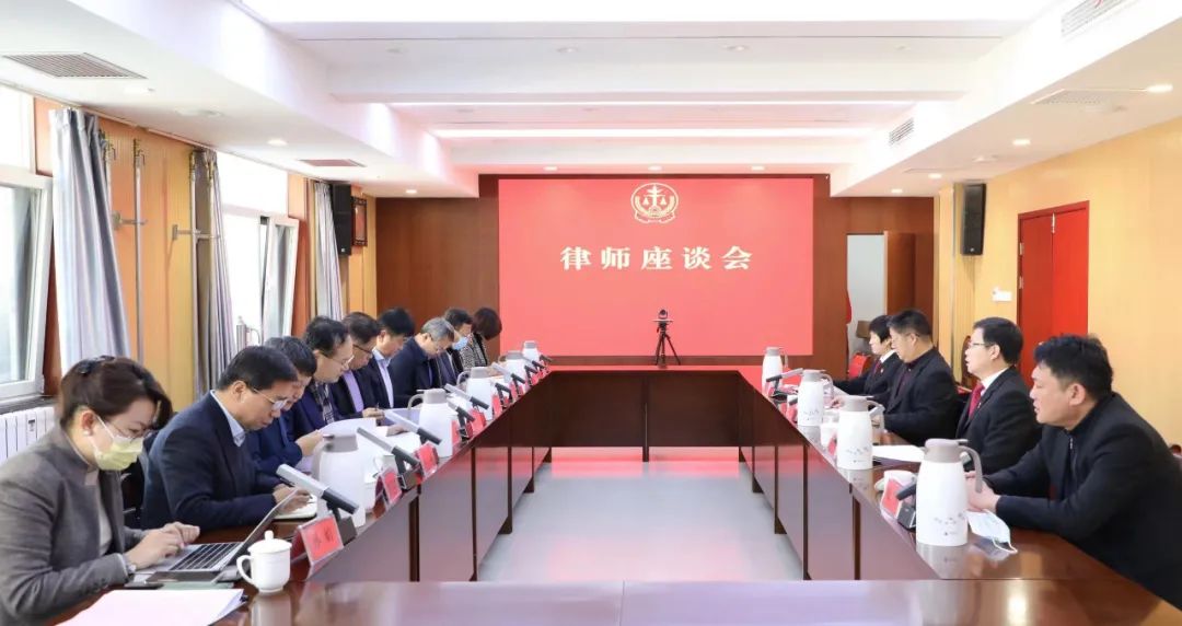 威海中院召开律师座谈会