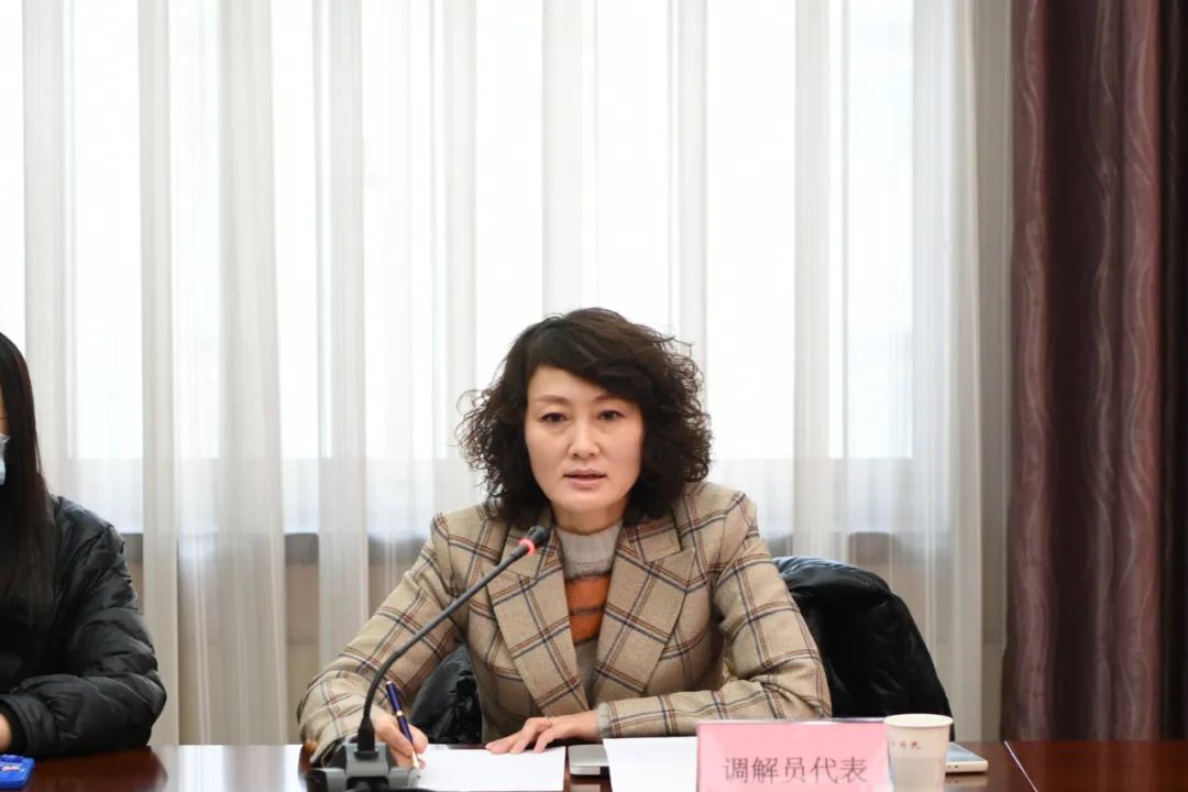 座谈会上,李晓春代表院党组传达了关于召开党史学习教育专题民主生活