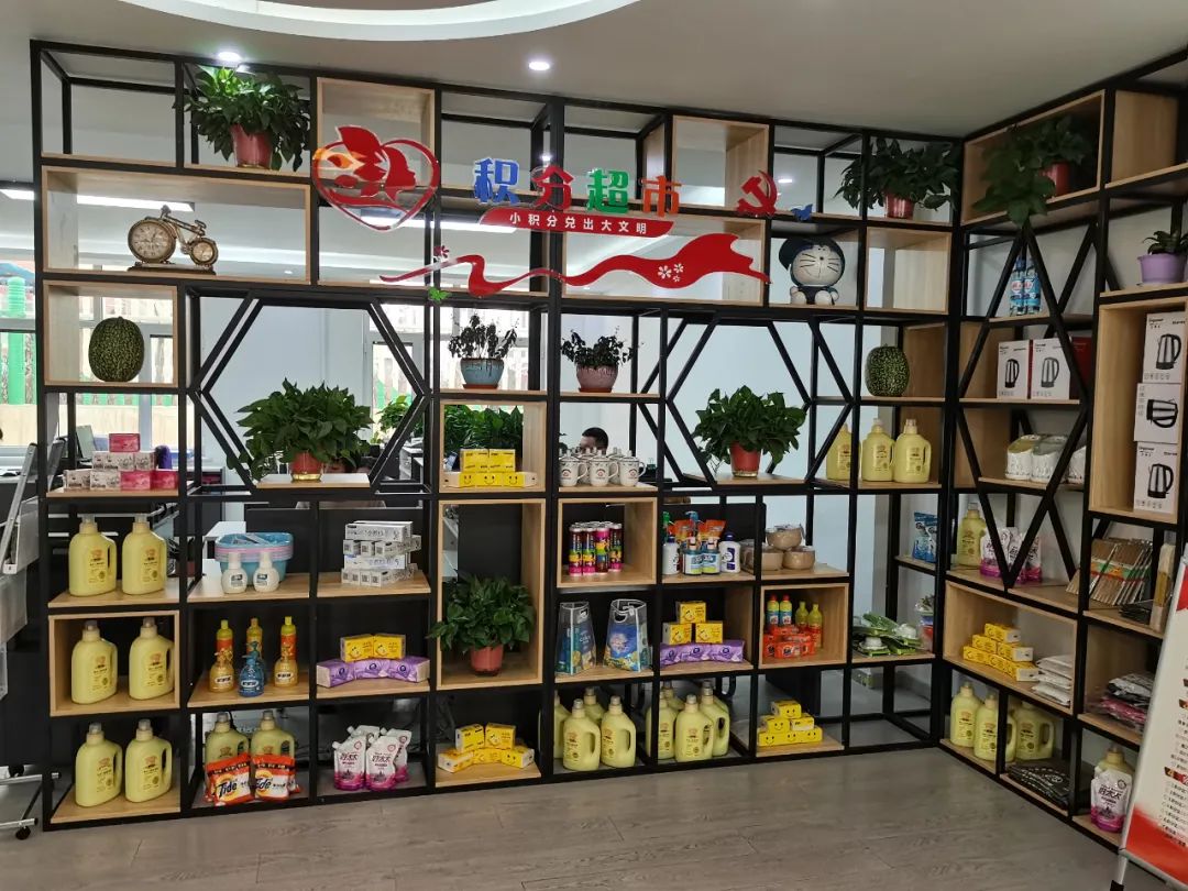 走基层强督导促提升县妇联督导检查全县妇女工作及巾帼家美积分超市