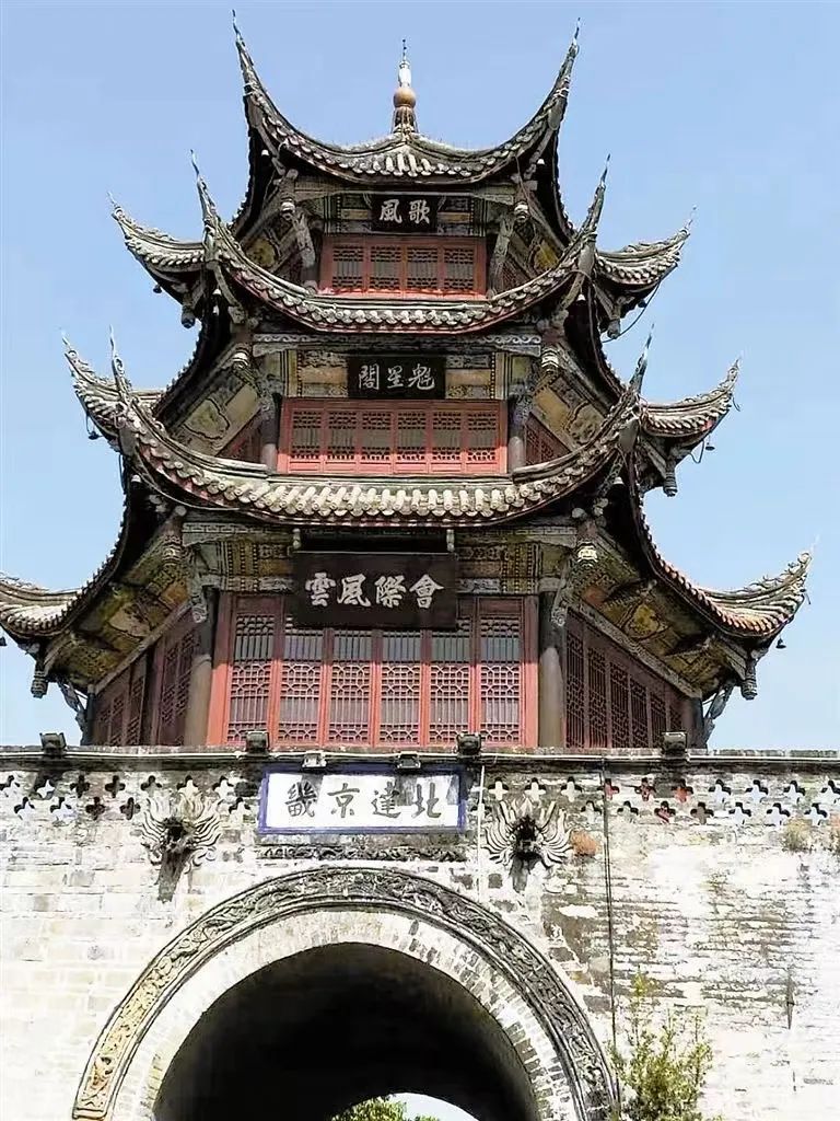 德昌建制两千余年历史,是北达京畿,南通蒙昭的南丝绸之路必经地