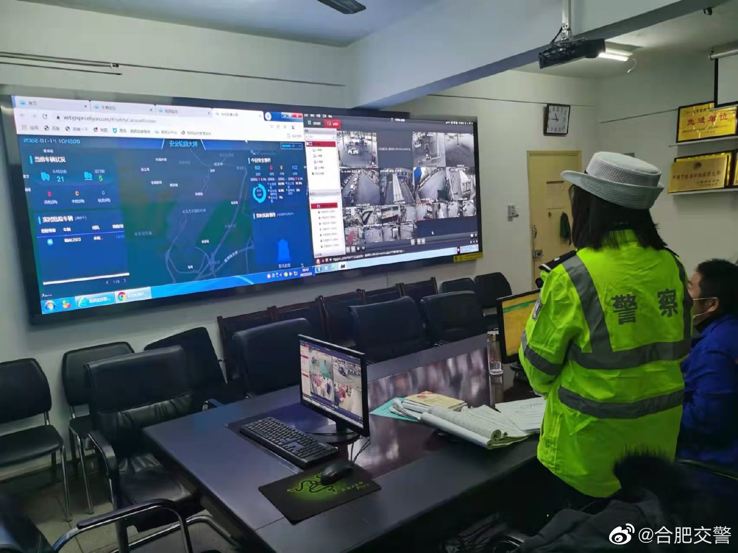 春运将至,@合肥交警 瑶海大队分别前往辖区客运总站,明光路汽车站