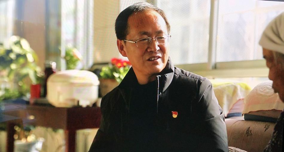 陈生祥从业30年以来,在最基层的医疗卫生工作岗位上默默倾注和奉献了