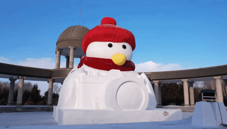 可可爱爱长春萌现八米高大雪人就在