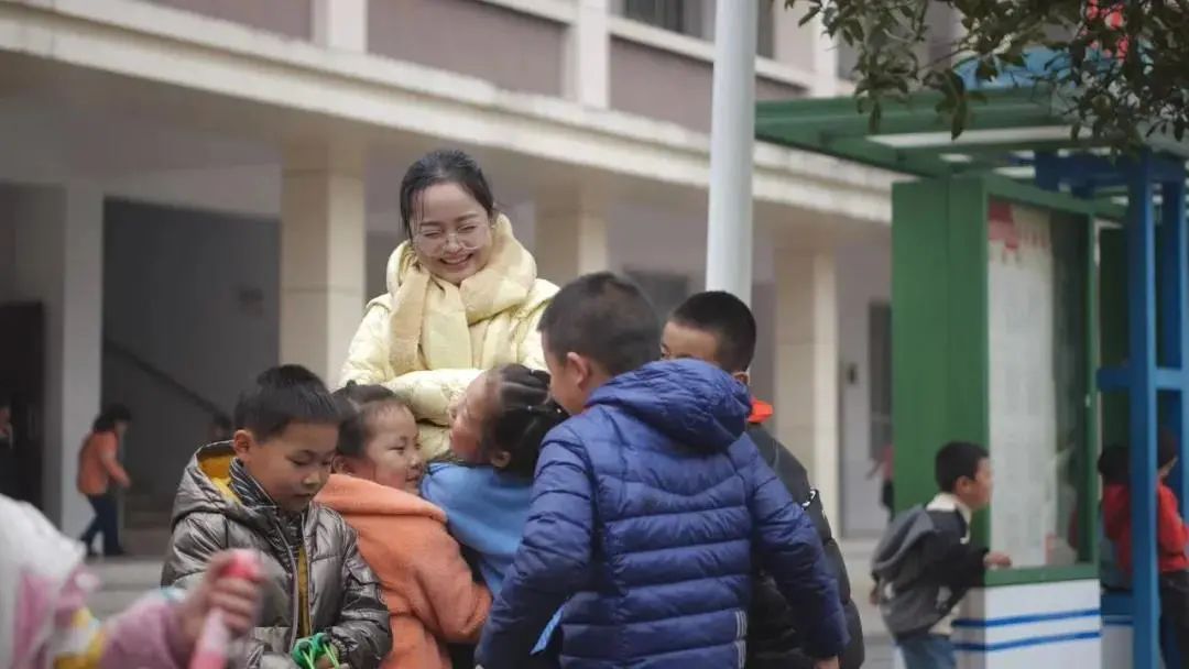 麻小娟说:"我们总是容易把别人遗忘的承诺记在心上