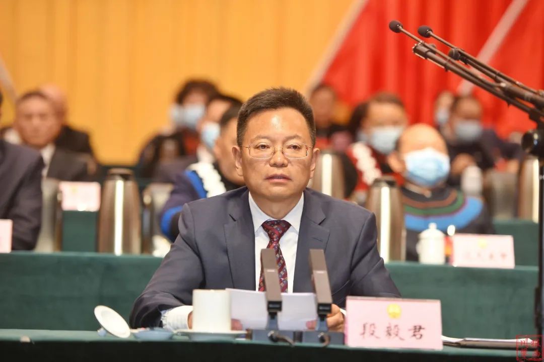 龙伟当选凉山州人大常委会主任附新一届委员会主任副主任秘书长简况