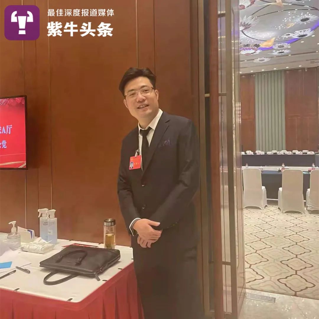 韩金龙参加芜湖"两会"直播之余,韩金龙也有些担心,"很多人认为年轻人