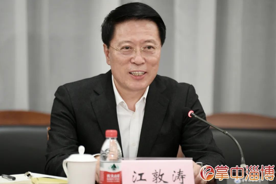 华中科技大学党委常委,副校长解孝林,市领导袁良,宋振波,魏玉蛟参加