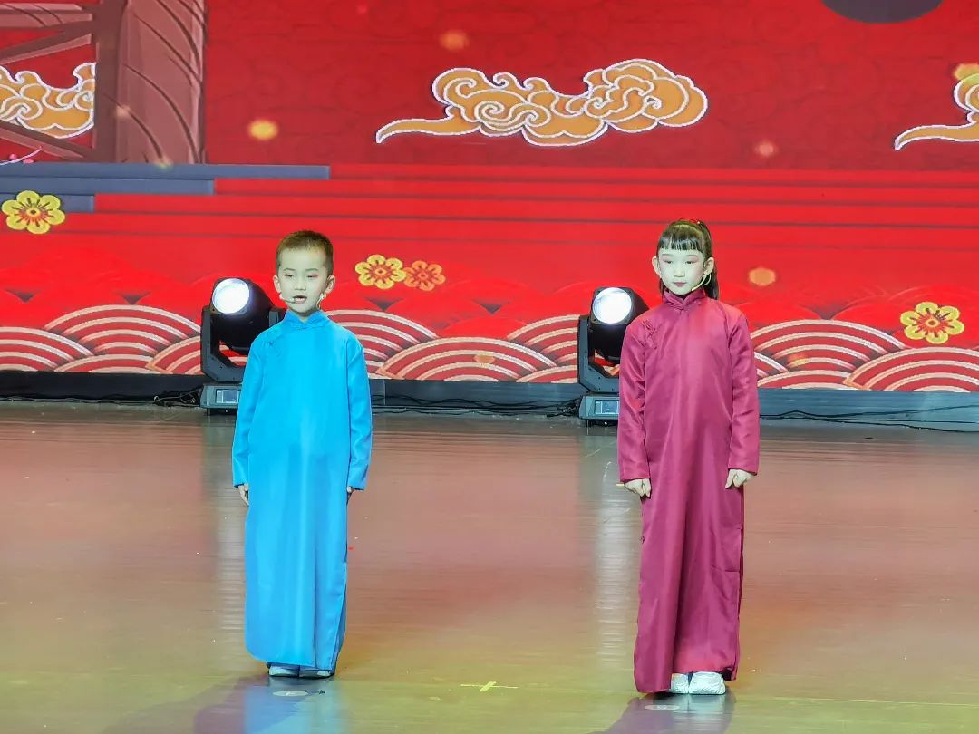 宜宾少儿春晚话时代专场精彩上演相声小品故事汇情景朗诵