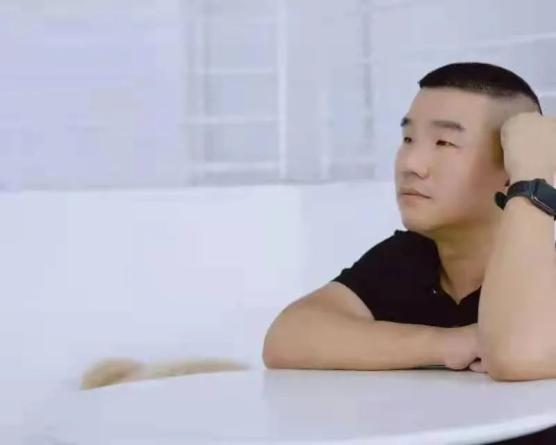 张晓明,河北雄安人,安徽金色梦想文化传媒有限公司签约歌手,师从著名