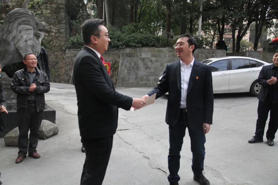 陈瑞县长一行走访慰问法院干警_政务_澎湃新闻-the paper