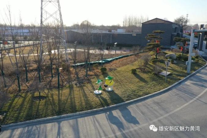 ""安小美"两个萌萌的吉祥物与大家见面了在雄州镇黄湾村雄山公园对面