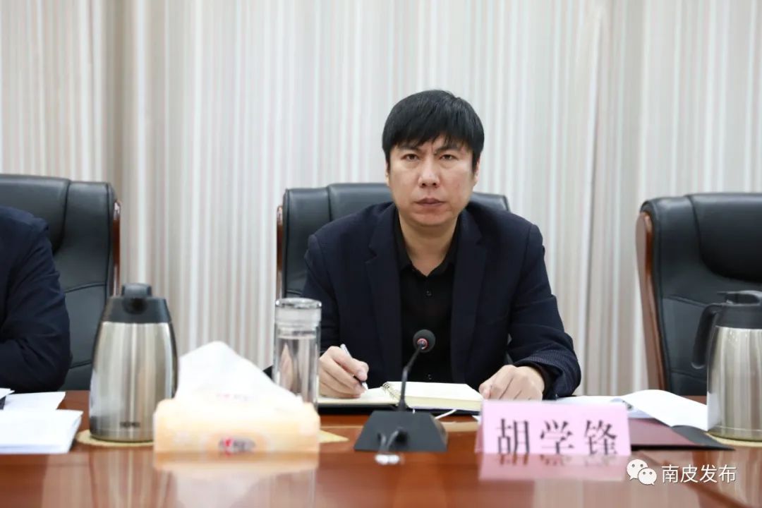 县委书记董继华主持召开党政碰头会