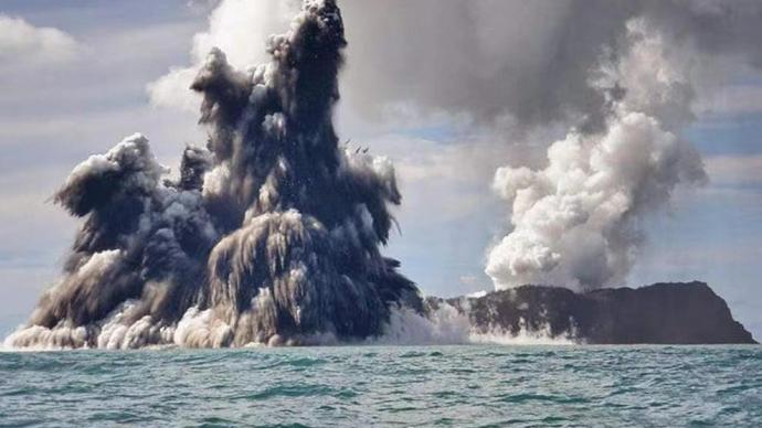 汤加火山爆发：全球最早看到日出的地方，正经历一场末日浩劫