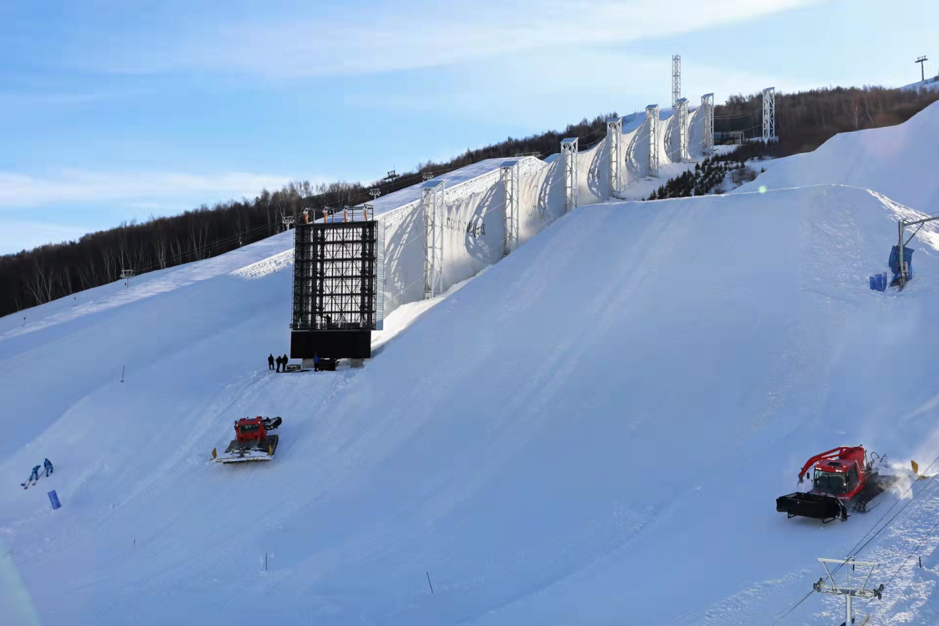 相约冬奥防风墙亮相张家口赛区云顶滑雪公园