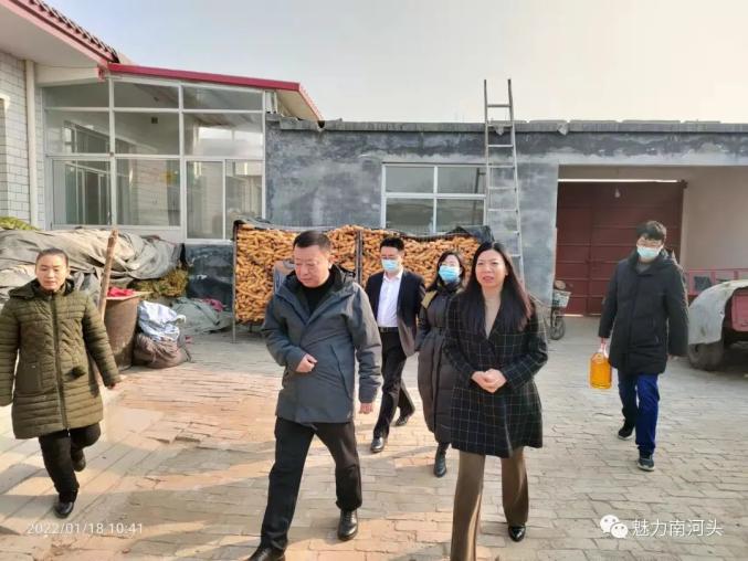 新春走基层县委常委常务副县长尹亚凡到南河头乡进行节前走访慰问