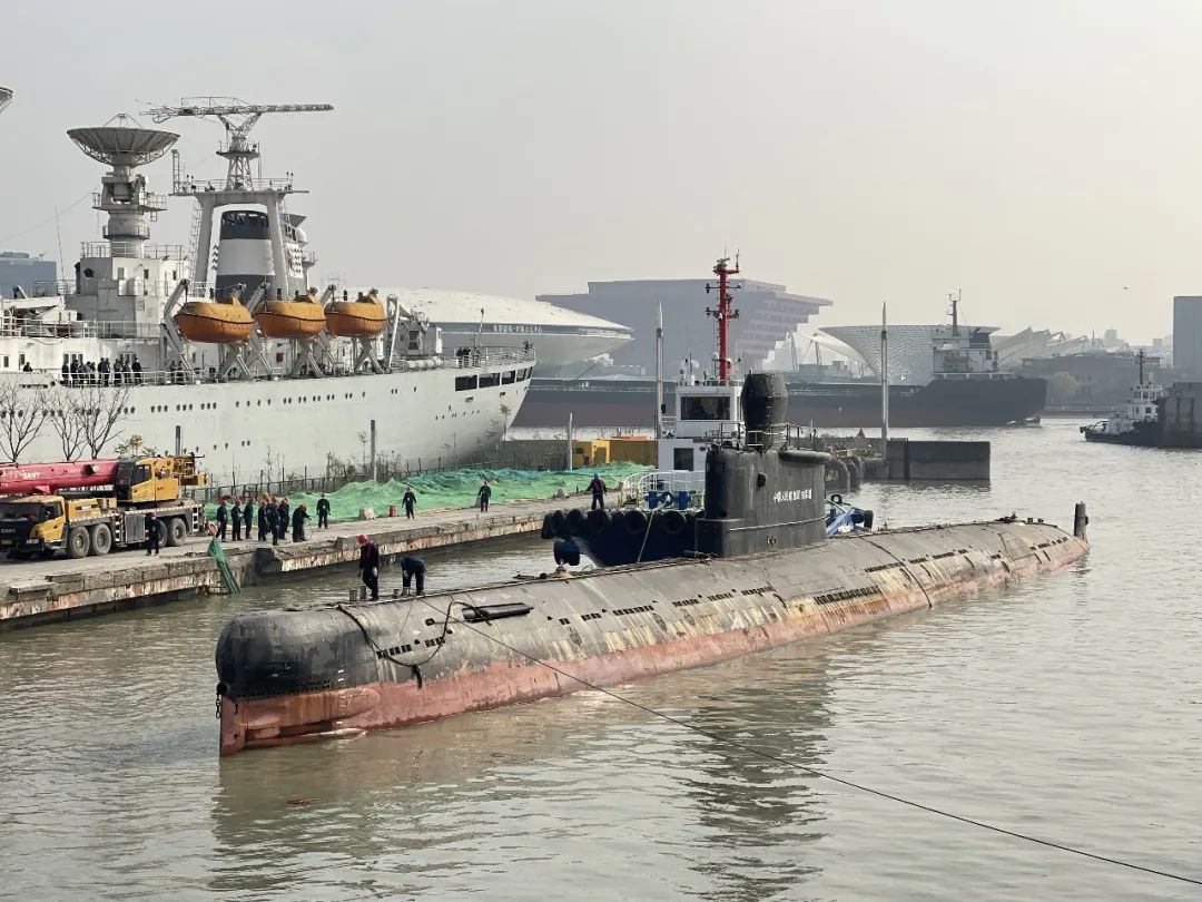 光荣退休!中国首艘核潜艇退役进驻海军博物馆-北京时间