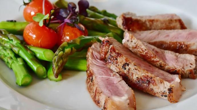 吃红肉防痴呆？吃鸡肉容易胃酸反流？怎么吃肉才健康
