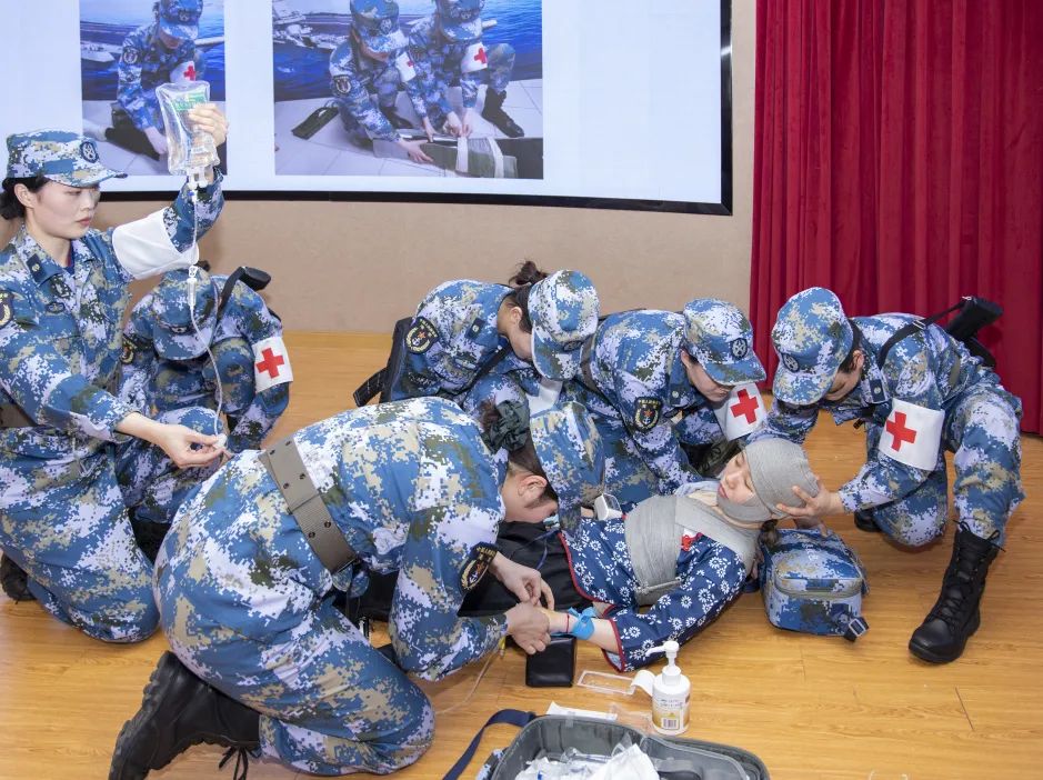 紧贴实战这场战创伤救护演练有点燃