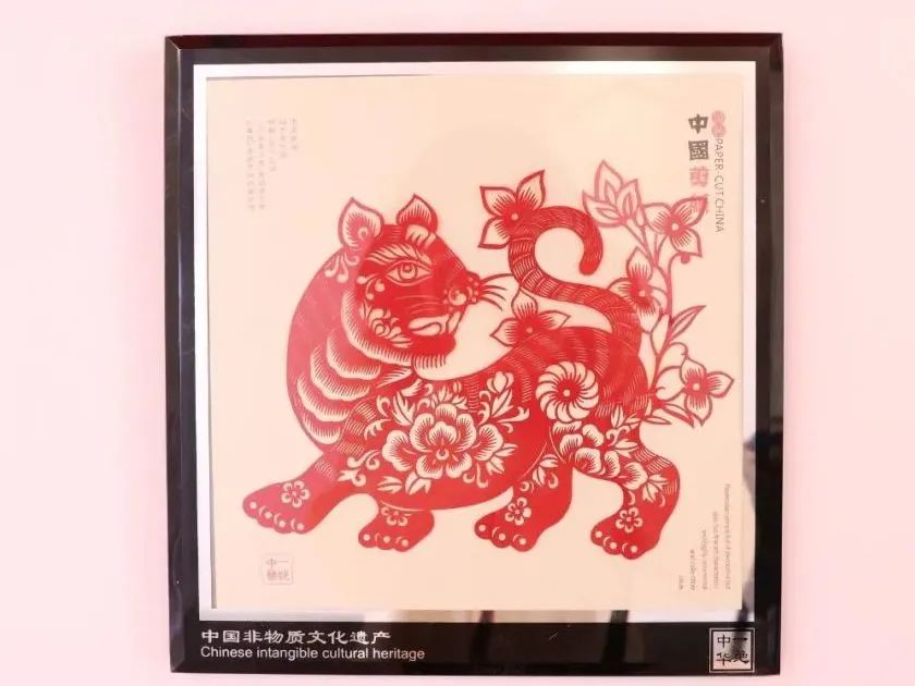 工作者,如今已到古稀之年,大部分时间都投入到了剪纸这项传统技艺中