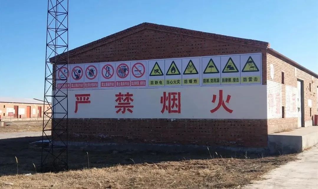 外墙设有醒目标语▲进入批发仓库内进行检查"现在是烟花爆竹销售